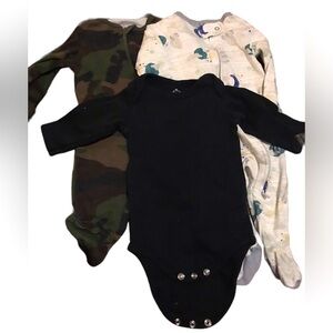 0-3m 3pc pajama and onesie bundle